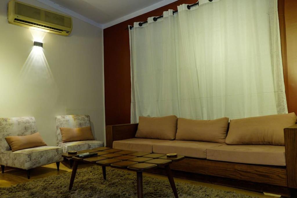 M-town Rooftop 3br لك بالكامل وحدك وروف رائع بالدقي وسط El Cairo